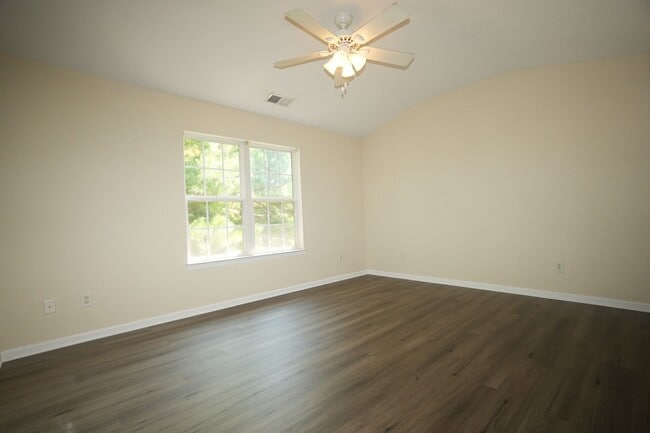 Building Photo - Freshly renovated 3BR 2.5 BA Home w/ Garage Parking Near Uptown Charlotte !