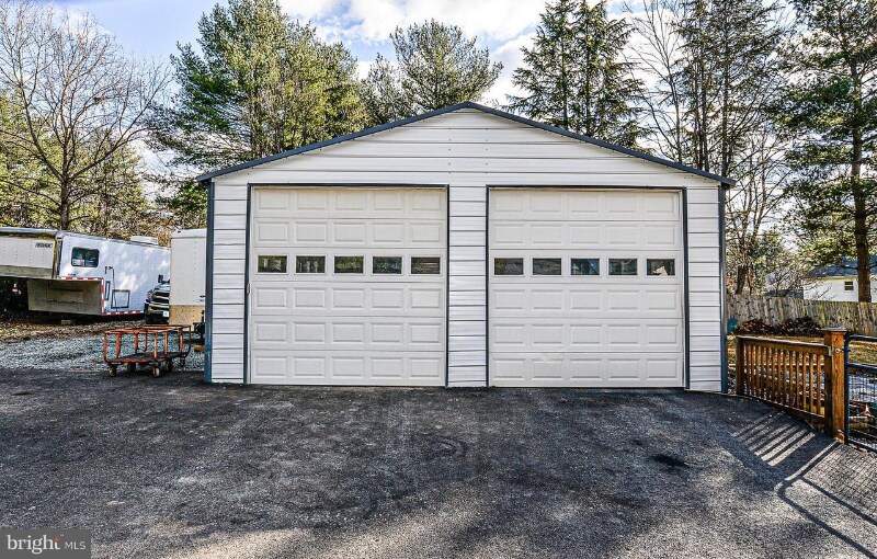 Building Photo - 1825 Clovermeadow Dr