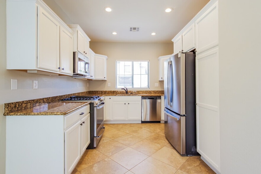 Building Photo - 2141 W Barwick Dr