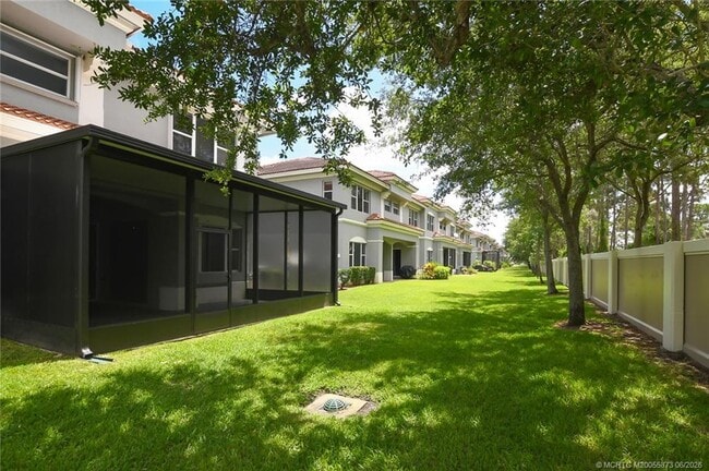Building Photo - 2206 SW Cape Cod Dr