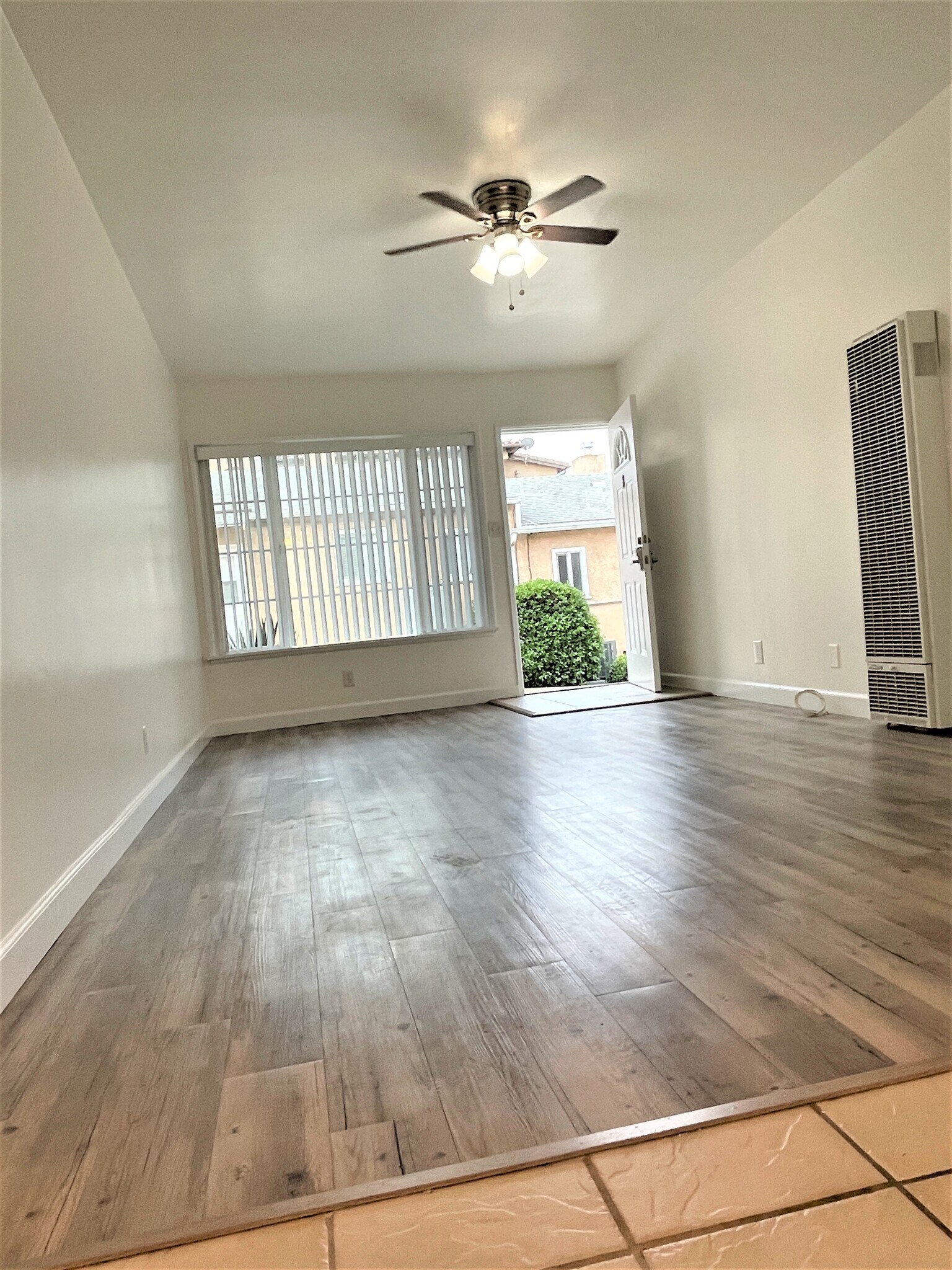 Bright Living Room - 628 S Pacific Coast Hwy