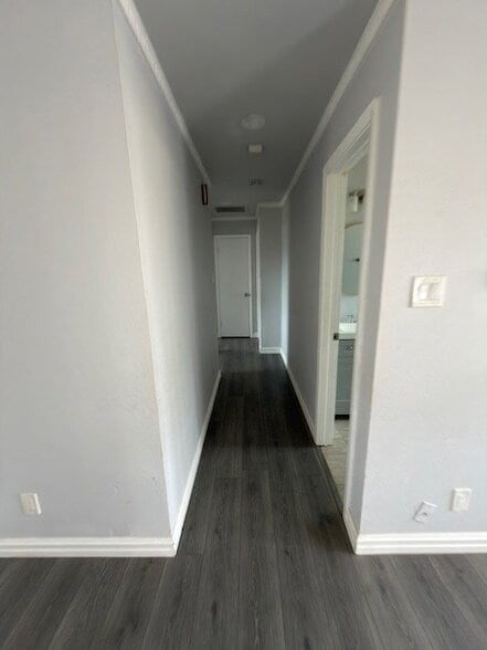 Building Photo - 9122 Clearwater Dr