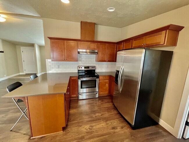 Building Photo - Single Story- 3 Bedroom, 2 Bath Spacious Home with Large Yard