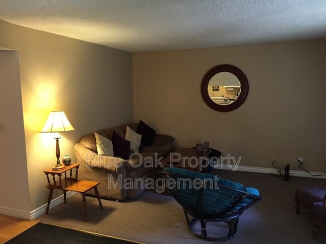 Building Photo - 1412 N Cherry St