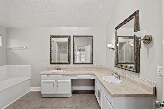 Building Photo - 16035 Capistrano Falls Dr