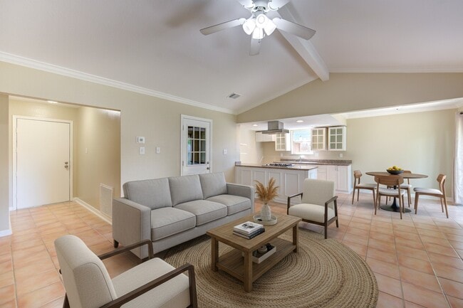 Building Photo - 3702 Royal Manor Dr