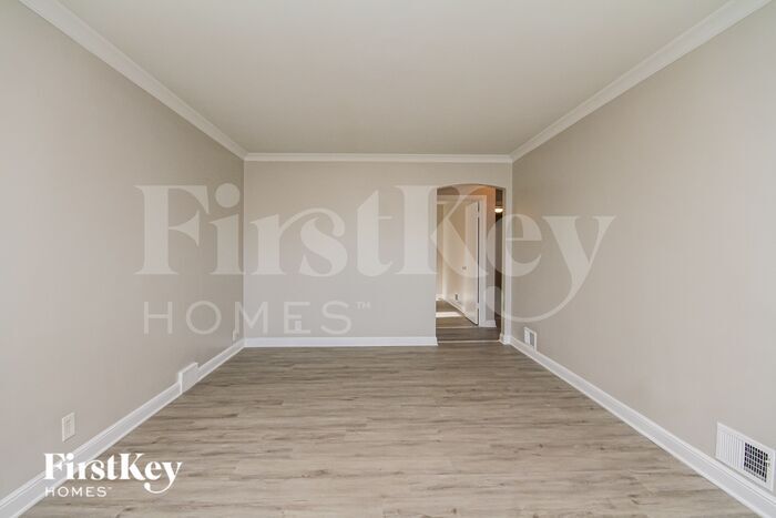 Building Photo - 8912 S Sacramento Ave