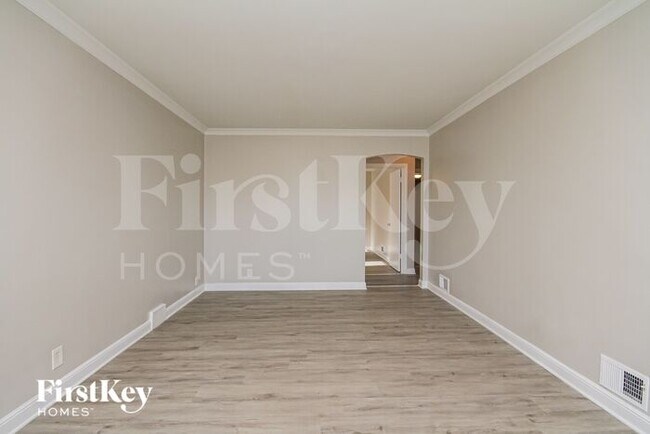 Building Photo - 8912 S Sacramento Ave