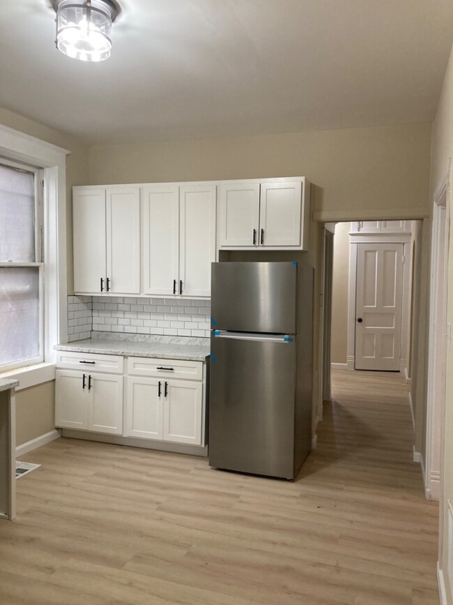 Building Photo - Spacious, renovated apartment in Carondelet!