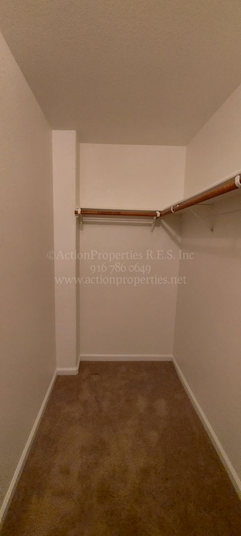 Building Photo - Sierra View Townhouse Lincoln  2 Bed 2 Ba ...