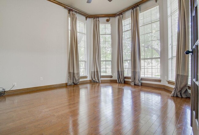 Building Photo - 1425 River Forest Dr