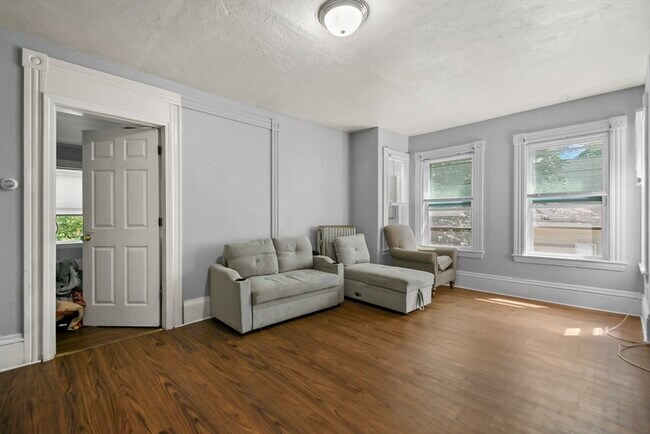 Building Photo - 198-200-200 Blossom St