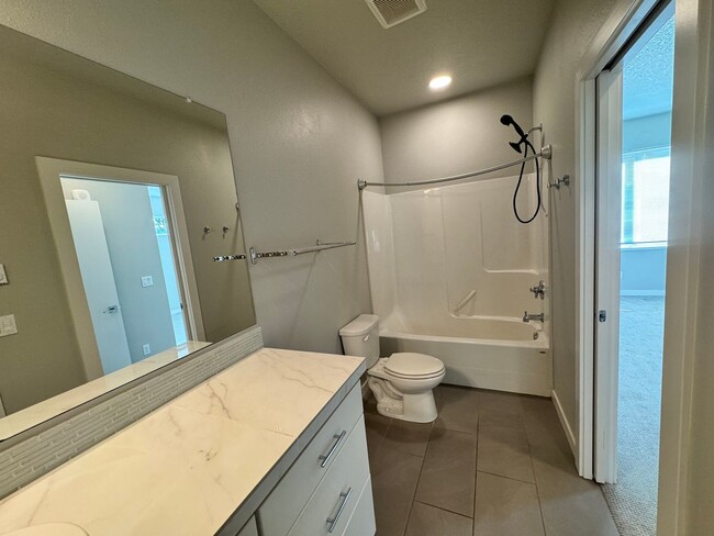 Building Photo - Beautiful 2 bedroom, 1 bathroom Condo in N...