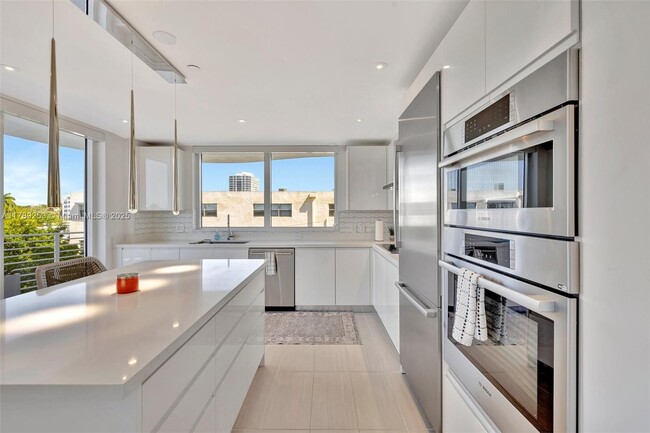 Building Photo - 612 Bayshore Dr
