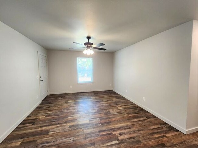 Building Photo - New 3 Bed 2 Bath Duplexes SW 40th & Shield...