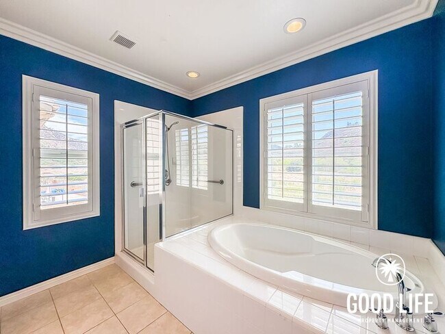 Building Photo - 3896 Lake Cir Dr