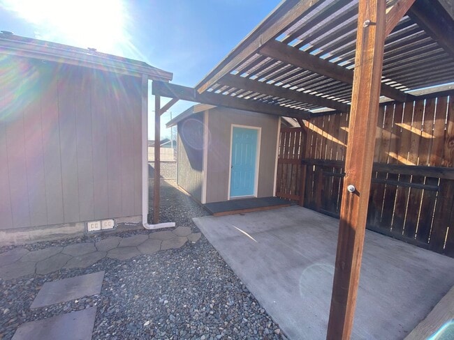 Building Photo - Beautifully Updated Home Near Dry Canyon Trailhead