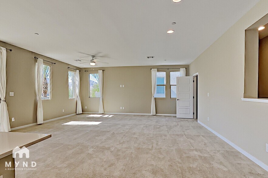 Building Photo - 1275 Ice Park St