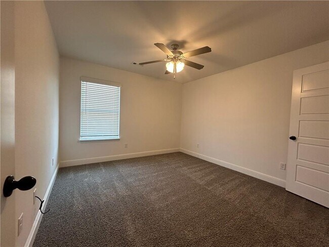Building Photo - 2111 Periwinkle Pl