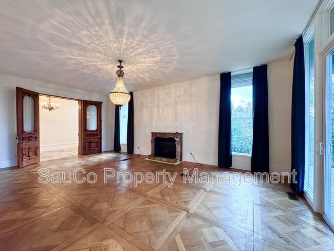 Building Photo - 1980 SW Terrace Dr