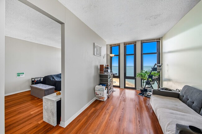 Building Photo - 6700 S South Shore Dr