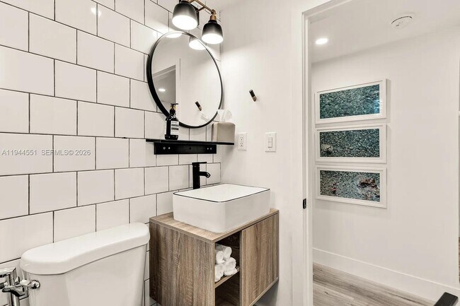 Building Photo - 1237 NW 33rd Ave