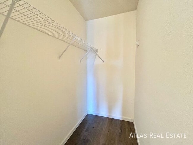 Building Photo - 909 Logan St