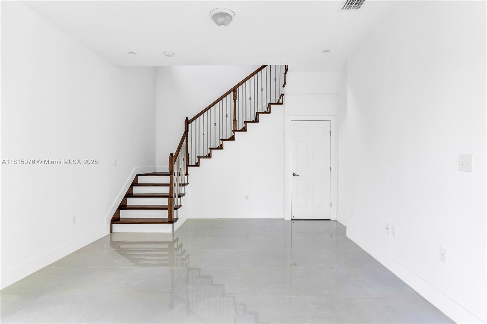 Building Photo - 785 SW 7th Ave