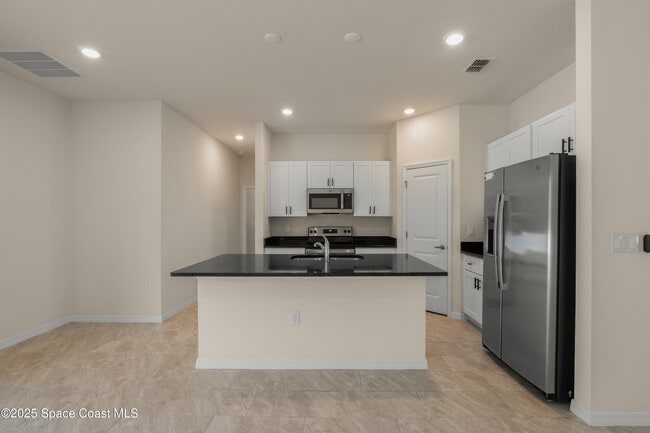Building Photo - 1426 Seeley Cir NW