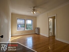 Building Photo - 1160 N Dearborn St
