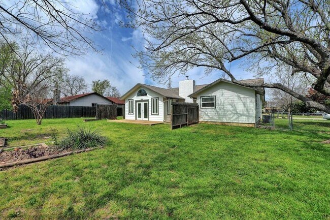 Building Photo - 602 Apache Trail