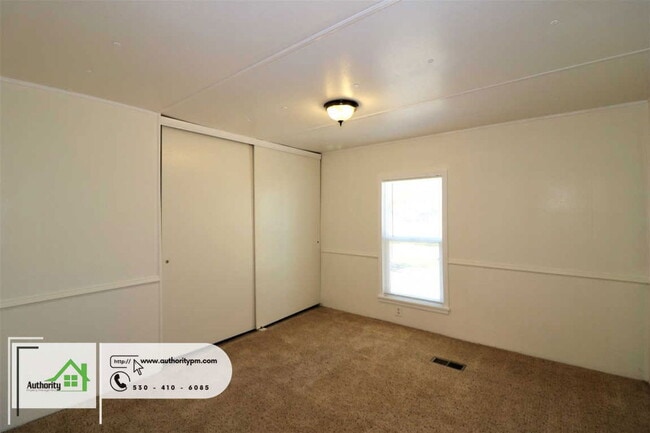 Building Photo - 3466 Shirley St