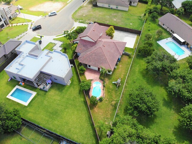 Building Photo - 4Bed/3.5Bath WITH A POOL Now available in Mcallen TX