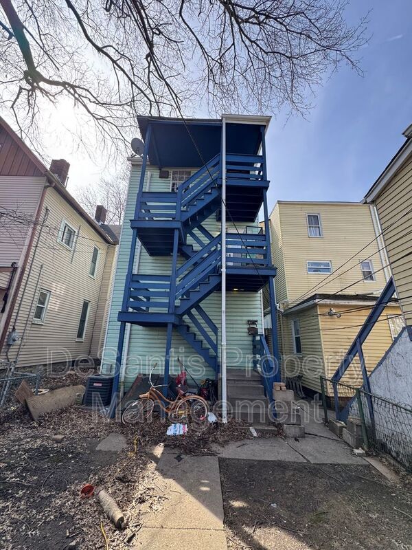 Building Photo - 542 5th Ave