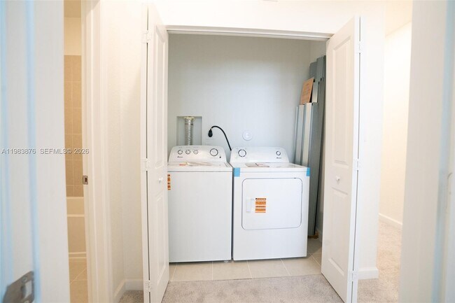 Building Photo - 204 SE 10th St