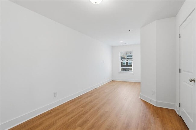 Building Photo - 6405 Shalks Xing Dr
