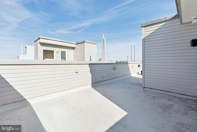 Building Photo - 2820 Livingston St