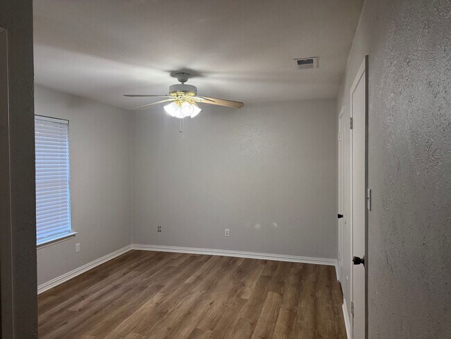 Building Photo - Beautiful 3 Bedroom home in Springhill ISD