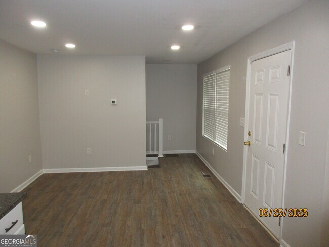 Building Photo - 2343 Carver Dr NW
