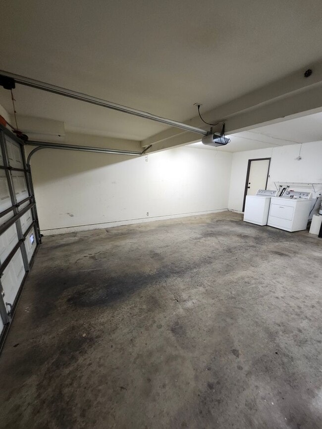 Building Photo - Beautiful 2 bedroom 1.75  bath Home Alta Loma