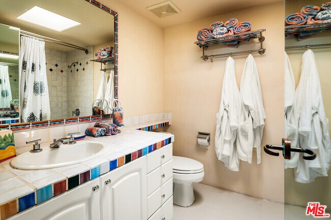 Building Photo - 136 Netas Dr