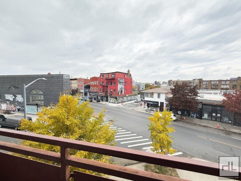 Building Photo - NO FEE / Spacious Sunlit Bushwick Studio /...