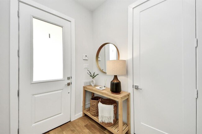 Building Photo - 849 Martin St