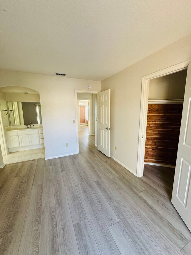 Building Photo - For Lease –Panoramic View Home