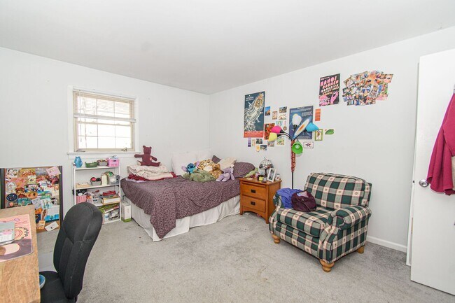 Building Photo - Charming 3 Bed 3.5 Bath Townhome