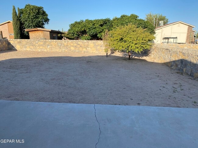 Building Photo - 609 Desierto Bonito St