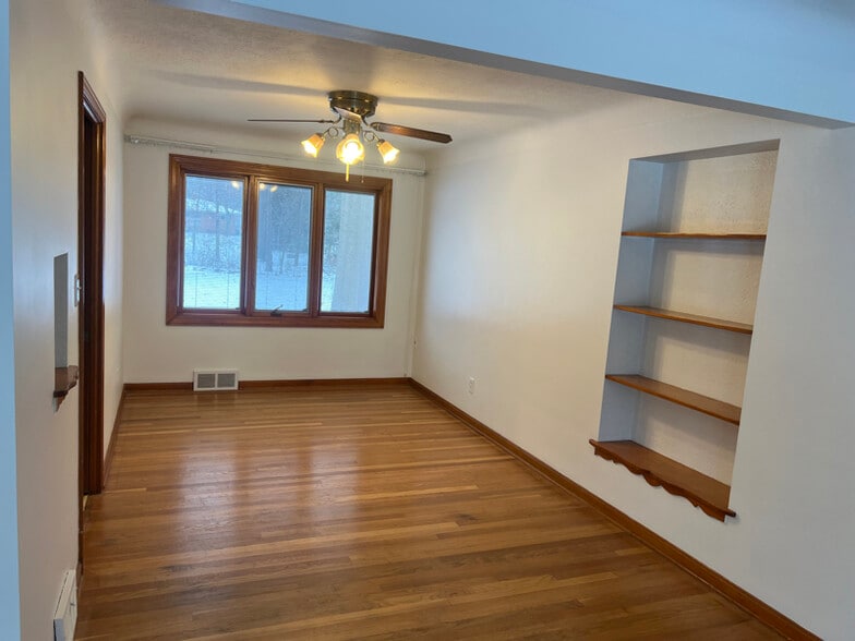 Building Photo - 6564 Oakwood Dr