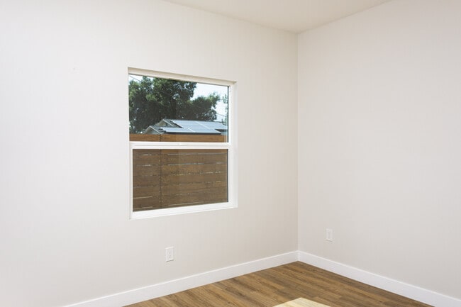 Building Photo - 141 S Wildwood Ave