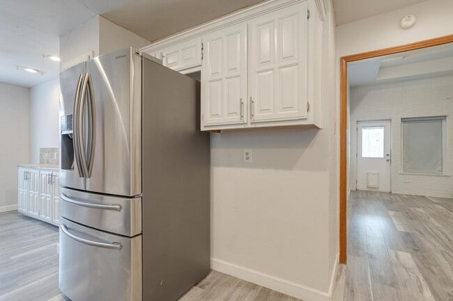 Building Photo - Beautiful 3 Bed, 2 Bath Home in Well Established Holiday West Neighborhood W /Pool and Pool Servi...