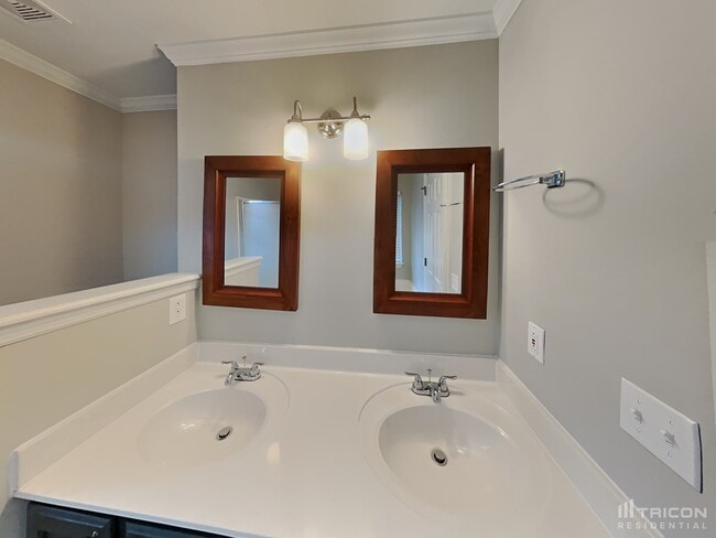 Building Photo - 832 Aimes Ct
